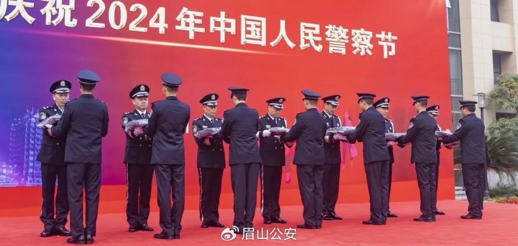 探索未来警务新风貌，揭秘警察未来服装新潮流（2024年最新款）